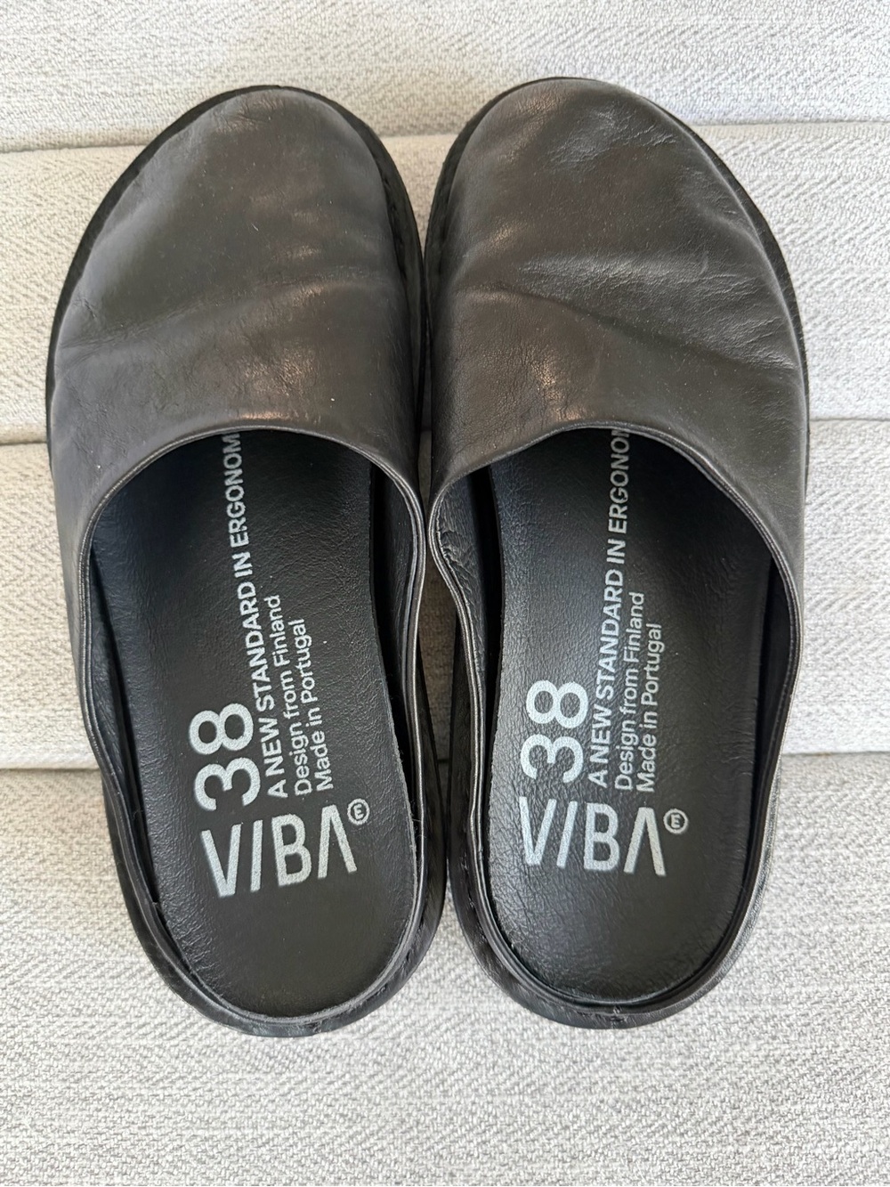 VIBA Women's Black Leather Slip-On Clogs